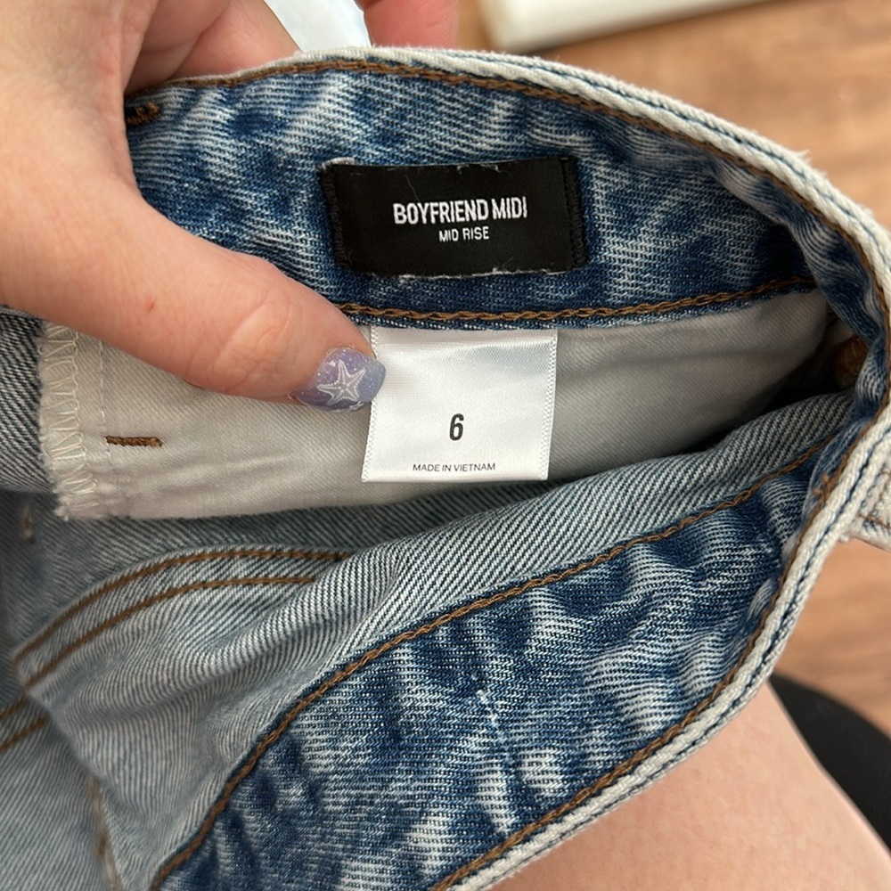 Express Blue Denim Shorts Acid Wash and Distressed size 6R Boyfriend Midi Midris - Picture 8 of 11
